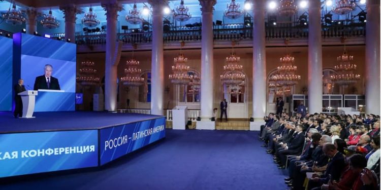 Relaciones económicas basadas en la cooperación, la justicia y el interés mutuo; diversificará nuestros vínculos internacionales, le imprimirá mayor estabilidad y protección frente a las presiones estadounidenses