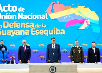 “¡El referendo del 3 de diciembre va, llueva, truene o relampaguee, nuestro pueblo decidirá, soberana y democráticamente, su futuro, su destino (...) unámonos por encima de las diferencias, y nuestra patria será grande!”