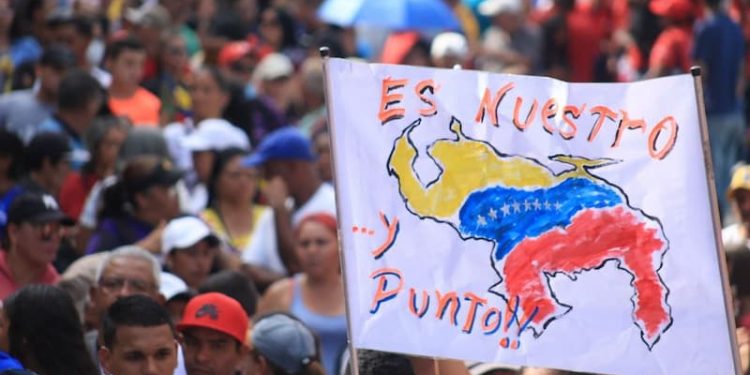 Se trata de defender el derecho a nuestra existencia como Nación, como Estado, a defender el legado histórico de nuestros ancestros, de nuestros libertadores, de defender las luchas heroicas de nuestro pueblo en pro de la justicia y la libertad