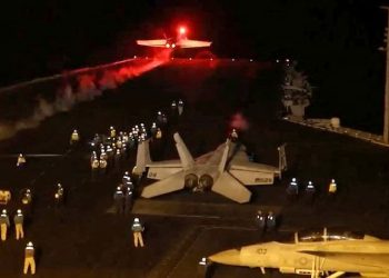 En el Mar Rojo, ataque a los hutíes yemeníes 10 Los intereses comerciales en la zona son gigantescos. Alrededor del 12% del comercio mundial suele pasar por el Canal de Suez y, en general, por el Mar Rojo, así como el 9% de los productos relacionados con el petróleo