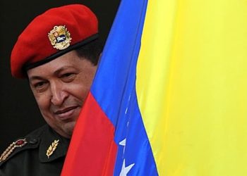 Después de 25 años la revolución sigue en pie 5 “Nosotros, somos un pueblo de libertadores y ahora tenemos que demostrarlo de nuevo ante la historia y ante el mundo entero. Por eso digo que tenemos cómo cumplir la tarea, tenemos la fuerza que traemos de siglos; tenemos el coraje acumulado de muchos años; y ahora yo, consciente de esa fuerza que tienen ustedes, que tenemos los venezolanos, convoco a que todos apliquemos de vigor nuestra fuerza para salvar la Patria (...) Moral y Luces son los polos de la República”, Hugo Chávez