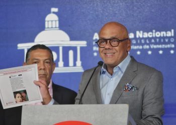 A estas alturas, ya deberían saber que a nosotros no nos interesan sus intenciones de inmiscuirse en los asuntos que sólo les competen a los venezolanos. Ocúpense ustedes de su país”, Jorge Rodríguez