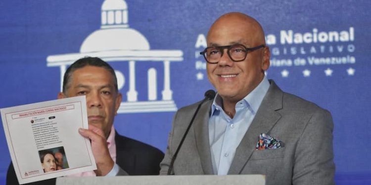 A estas alturas, ya deberían saber que a nosotros no nos interesan sus intenciones de inmiscuirse en los asuntos que sólo les competen a los venezolanos. Ocúpense ustedes de su país”, Jorge Rodríguez