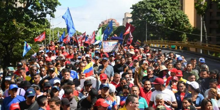 Otra vez episodios planeados desde afuera para derramar sangre y fragmentar la sociedad venezolana; para provocar una guerra civil. Son intentos desesperados de la extrema derecha que pidió sanciones e invasión del país y que ahora retoma el plan golpista” Vladimir Padrino