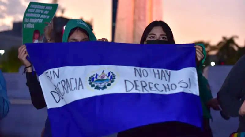 Luego de las elecciones el ambiente en El Salvador, más allá de los que apoyan al gobierno y los resultados favorables a ellos, es de indignación, cuestionamiento