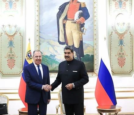 La arrogancia de Occidente que, con su política de sanciones e intimidación a todo el resto del mundo, provocó que el denominado Sur Global encontrara mecanismos reales de unidad e intercambios. De allí la fuerza de los BRICS, del cual Rusia es fundador