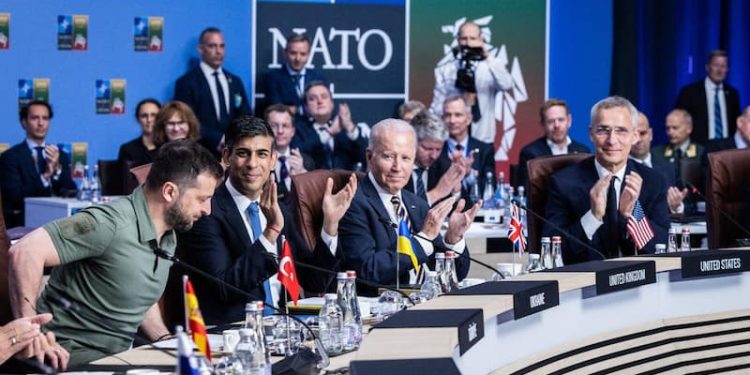 Con estos elementos es bastante evidente que el fin de esta guerra no parece encontrarse a la vista. Menos siendo un tema de la élite política estadounidense en tiempos de elecciones y más cuando las grandes corporaciones de armas siguen encontrando fuentes de dinero importantes en su mantenimiento, sea cual sea el resultado