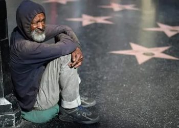 Debilitando el dólar, disminuyendo su uso, estableciendo sistemas y modos alternativos al sistema Swift, el fin de la hegemonía norteamericana, unipolar, se va configurando. En eso anda el mundo