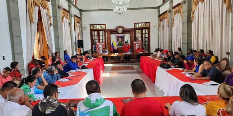 Mérida construye hoja de ruta para apoyar la nueva etapa del sistema de 1x10 del Buen Gobierno