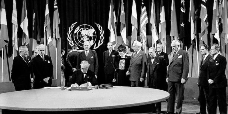 Algo anda mal, muy mal, en la comunidad internacional. Y es que los intereses, más bien los privilegios, de quienes se impusieron en la Segunda Guerra Mundial (hablamos no de quienes vencieron militarmente, porque ya sabemos el rol fundamental, decisivo, de la Unión Soviética), hoy se ven mermados por lo cual irrespetan la Carta que fue redactada por juristas e intelectuales convocados por ellos