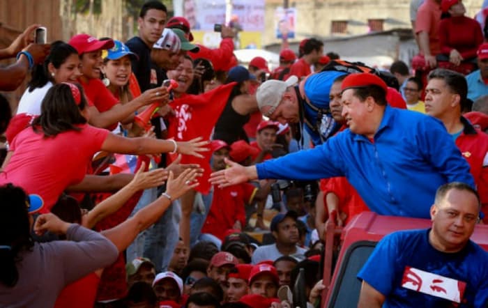 “En este marco, el 5 de marzo ha nacido la Gran Misión Igualdad y Justicia Social Hugo Chávez Frías, para proteger y atender las necesidades de los más necesitados del país. “Y así vamos articulando una ofensiva social al lado de la recuperación de la economía real, de la producción de los alimentos y de la recuperación industrial. Vamos juntos recuperando por un lado una nueva economía, y por otro lado los derechos sociales que solo la Revolución Bolivariana le ha dado al pueblo de Venezuela”, Nicolás Maduro