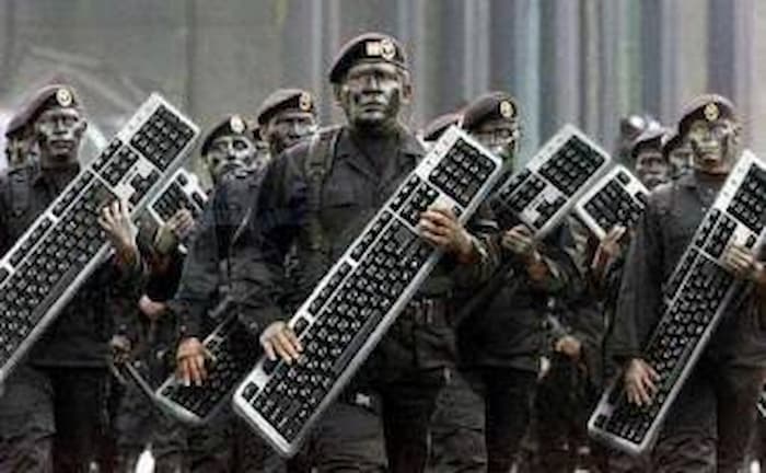 Aislados los guerreros del teclado