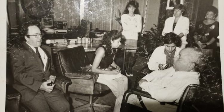 Cuando alguien le preguntaba ¿cómo estás? Respondía «Chévere cambur pintón, parchita, mango, cotoperí, guanábana, melón» y le ofrecía una inmensa sonrisa. Su filosofía de vida era vencer a la adversidad