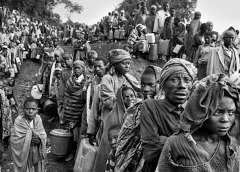 “Lo que ocurrió en Ruanda no es un genocidio planeado por los hutus. Es un cambio de régimen. Un golpe terrorista perpetrado por Kagame con la ayuda de fuerzas extranjeras. Personalmente le escribí a Bill Clinton para decirle que sus políticas fueron un fracaso en África”, Cynthia McKinney
