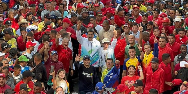 El presidente Maduro anunció salario mínimo integral a 130$ indexados