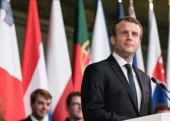 «Europa está en pleno proceso de descomposición económica debido al impacto de la ruptura de la alianza energética con Rusia que garantizaba la llegada de energía barata. Una energía, el gas, que es el principal respaldo de las renovables. La economía de la locomotora de Alemania se para, de hecho está retrocediendo, la de Francia tiene a sus finanzas públicas en la diana de las agencias de calificación”, Lorenzo Ramírez