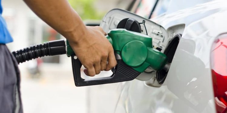Sanciones derribaron en 77% la producción de gasolina