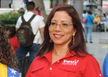 Las empresas que controlan las redes sociales no tienen sede en Venezuela, pero controlan lo que podemos saber y lo que no. Allí radica la hegemonía comunicacional, explica la diputada Tania Díaz