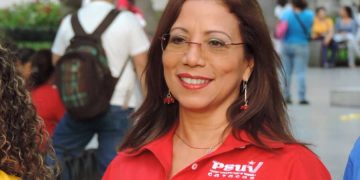 Las empresas que controlan las redes sociales no tienen sede en Venezuela, pero controlan lo que podemos saber y lo que no. Allí radica la hegemonía comunicacional, explica la diputada Tania Díaz
