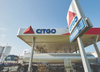 "Estados Unidos está inaugurando con el proceso de la compañía petrolera de propiedad venezolana, CITGO, una peligrosa forma de expropiación Internacional que busca invalidar sus títulos de propiedad en USA por valor de 21 mil millones de dólares para entregarlos, sin que Venezuela pueda ejercer su derecho de legítima defensa a los acreedores nacionales de la compañía. Poco o nada ayuda este zarpazo financiero al proceso electoral que actualmente ocurre en el país vecino. Obligar a que se hagan elecciones en medio de sanciones, es una manera sutil, pero efectiva de intervenir en el derecho de los electores de votar libremente sin tener una escopeta en la nuca", Ernesto Samper