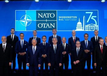 La vieja política, la vieja narrativa del enemigo necesario, amerita tener a quien confrontar para mantener boyantes las empresas de armas; de las cuales muchos funcionarios o militares del Pentágono son ejecutivos