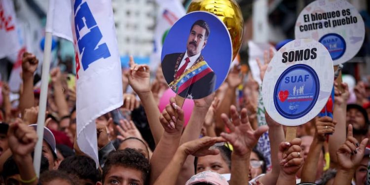 El chavista mira en silencio y no se engancha a discutir