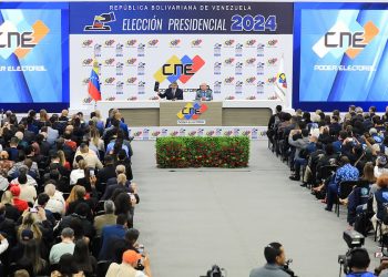 La principal protagonista de este show, que repite un patrón ya visto anteriormente, es María Corina Machado, exdiputada proatlántica, incapacitada por planes golpistas, ansiosa por imponer el ultraliberalismo de Javier Milei