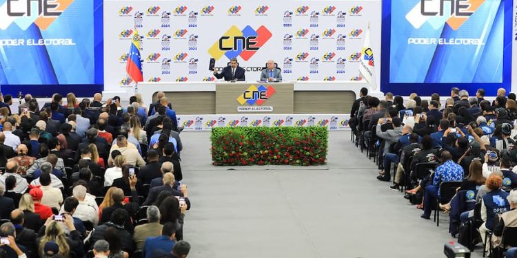 La principal protagonista de este show, que repite un patrón ya visto anteriormente, es María Corina Machado, exdiputada proatlántica, incapacitada por planes golpistas, ansiosa por imponer el ultraliberalismo de Javier Milei