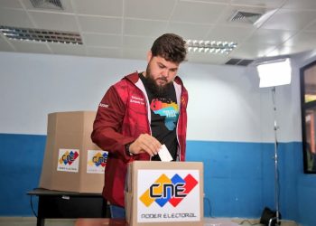 El simulacro se vivió en la escuela del barrio: hablando de literatura fantástica, de Chávez y de la victoria del 28 de julio