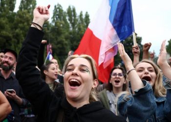 La coalición de izquierda Nuevo Frente Popular (NFP) vence, sorprendentemente, a la extrema derecha de Marine Le Pen en la segunda vuelta de las elecciones legislativas