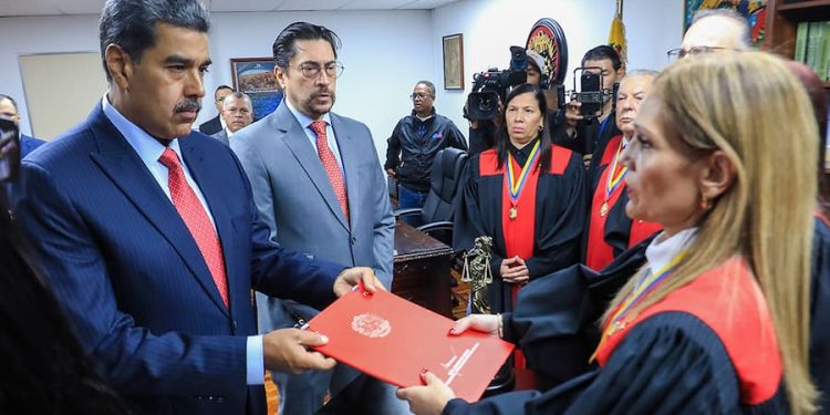 “El recurso es para que la Sala Electoral del TSJ se aboque a dirimir este ataque al proceso electoral y aclare todo lo que hay que aclarar (…) He apelado a la Constitución por la paz de Venezuela”