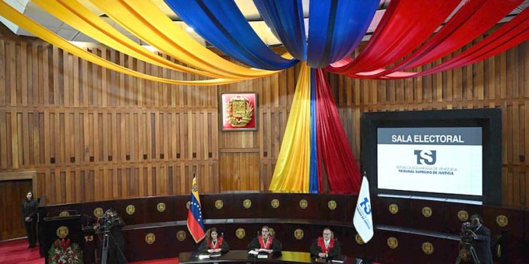 No hay dudas de que el extremismo seguirá ensayando fórmulas para tratar de generar masa crítica insurreccional en contra de la paz y respeto a las instituciones del Estado venezolano, con apoyos y silencios internacionales en el marco de un proceso geopolítico que pretende desde afuera definir las acciones de un país tutelado y colonizado al servicio del hegemonismo