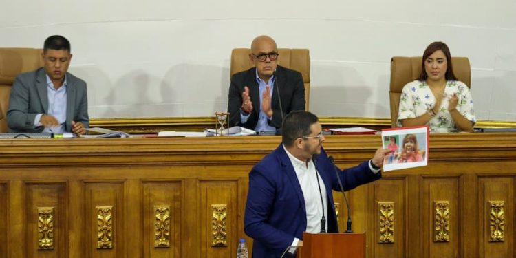 Diputado Villapol: Regulación de redes sociales busca proteger a la población