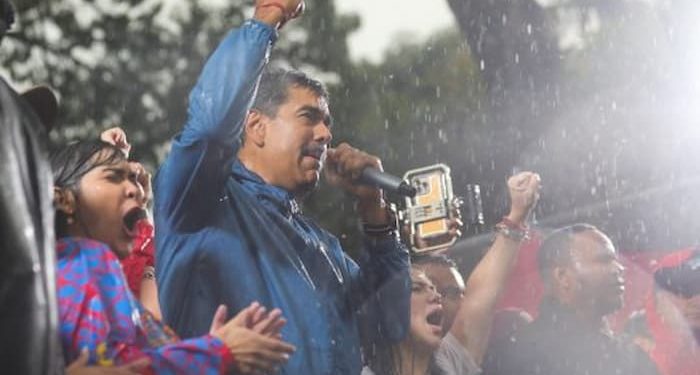 Presidente Nicolás Maduro aseguró que están utilizando la aplicación Whatsapp para amenazar a Venezuela
