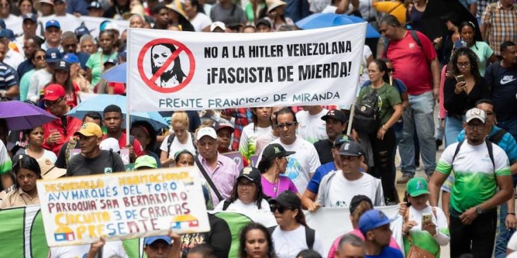 Más allá de las diferencias entre derecha, ultraderecha y populismo de derecha tienen en común la subordinación total al imperialismo, el desprecio al Estado interventor, la creación de falsas narrativas de odio hacia referentes políticos y partidos que representan los intereses de las grandes mayorías
