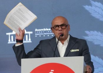 El presidente de la Asamblea Nacional, Jorge Rodríguez, leyó el original del documento donde el excandidato llegó a un acuerdo con el Ejecutivo de Venezuela