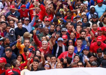 Multitudinaria marcha a dos meses de la victoria del 28J