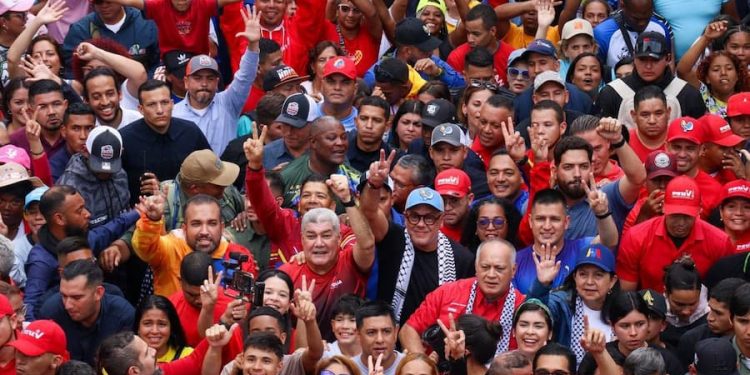 Multitudinaria marcha a dos meses de la victoria del 28J