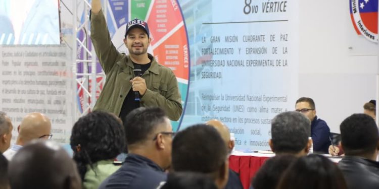 Diputado Gustavo Villapol dictó clase magistral "El despertar de una Nueva Era" en la UNES