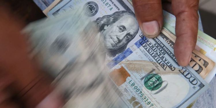 La actual presión especulativa en el mercado cambiario atenta seriamente en contra de los esfuerzos estabilizadores de la economía y, en especial, de la exitosa política antiinflacionaria