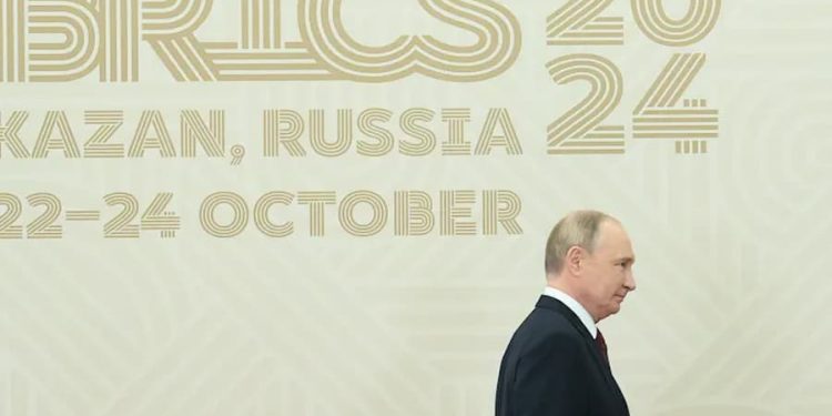 ¿BRICS, es realmente lo que promete? 1 Estos primeros años veremos el auge y el peso político que asumirá este grupo como gran alianza en las demás plataformas multilaterales. Tal es el caso del interés de Venezuela en ser parte, y lo que significó el veto suicida de Brasil, no para este país únicamente; sino a la propuesta política del bloque y sus principales socios (China, Rusia y la India)