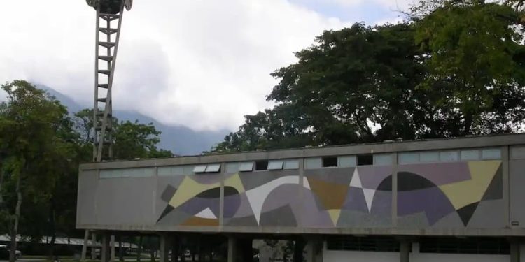 Pensum por competencias alejaría a los egresados de la UCV de las IA