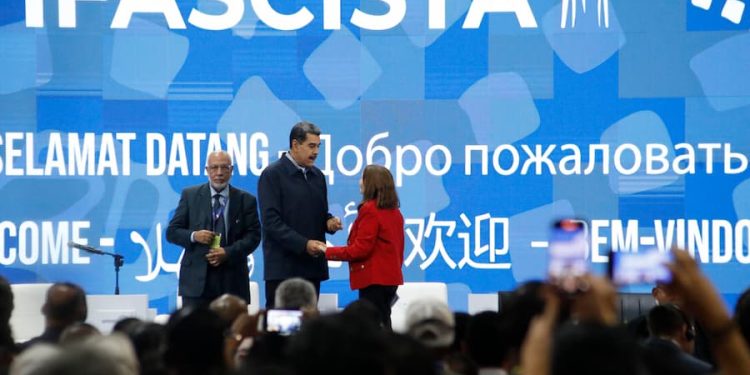 Nicolás Maduro cierra el Foro Parlamentario Mundial Antifascista