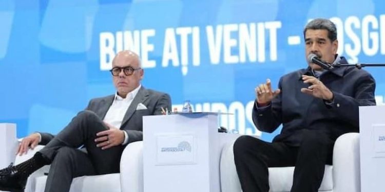 Nicolás Maduro participa en el cierre del Foro Parlamentario Mundial Antifascista