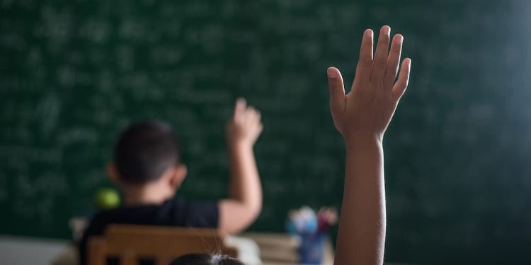 Para Simón Rodríguez la educación tiene dos grandes objetivos, el primero derrotar la colonialidad; el segundo, acabar con la división de los seres humanos en clases sociales