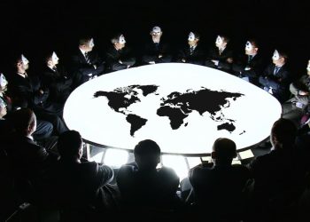 Más Allá del Sol: La Caída del Imperio y el Surgimiento de un Nuevo Orden Mundial
