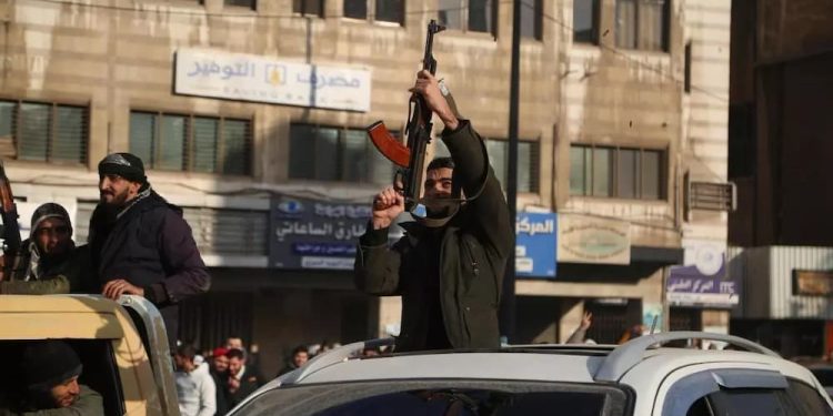 A diferencia de Siria, el Estado, el Gobierno Bolivariano, tiene pleno control de todo el territorio. Que a diferencia de Siria, donde Turquía e Israel han tenido influencia decisiva en el respaldo a fuerzas militarizadas opositoras a Al Assad, difícilmente los gobiernos de Brasil y Colombia, quieran involucrarse en una situación de esa naturaleza