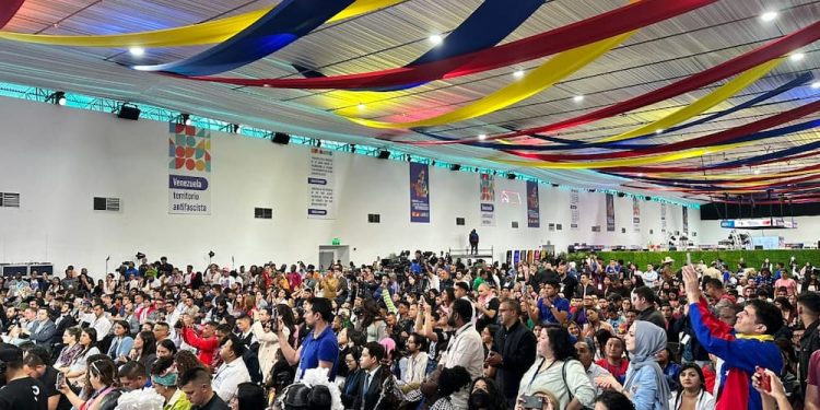 Más de 2,000 representantes participan en el Gran Festival Mundial Antifascista en La Carlota