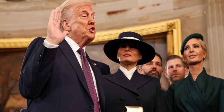 Trump promete “renacimiento de EE.UU.” y una deportación masiva de migrantes