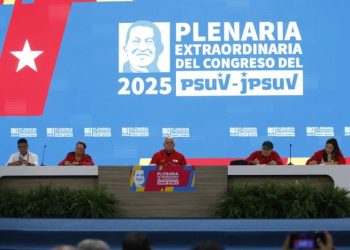 Líderes comunitarios a cargo de las asambleas de postulación
